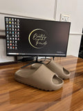 Yeezy Slides (Brown)
