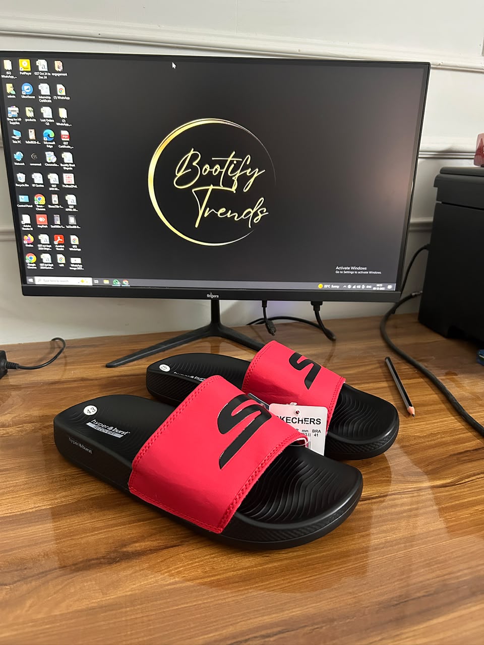 Sketchers Hyperburst Logo Slides (Red)