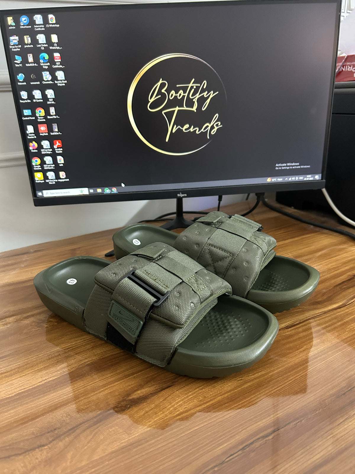 Nike Sportswear Slides (Green)