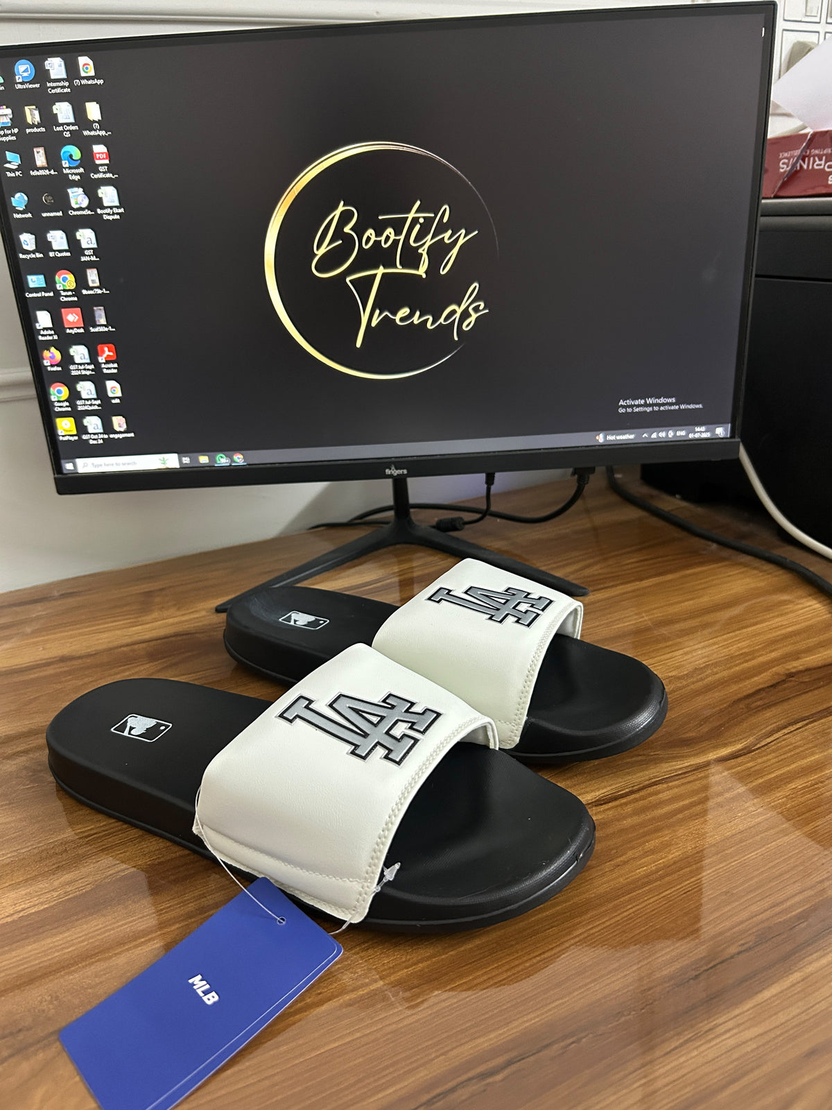 LA MLB Slides (White)